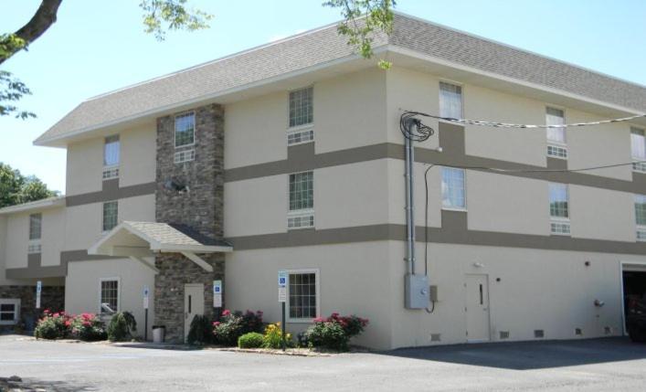 Gamble Farm Inn And Suites Jersey Shore Exterior photo